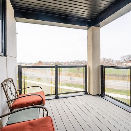 Modern Hamilton Homes Lake Ontario Shore By Globalstay Extérieur photo