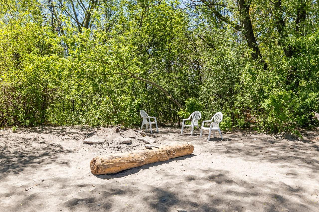 Modern Hamilton Homes Lake Ontario Shore By Globalstay Extérieur photo