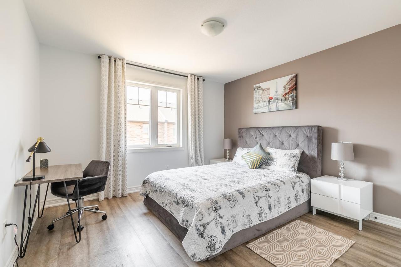 Modern Hamilton Homes Lake Ontario Shore By Globalstay Extérieur photo
