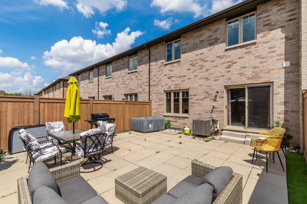 Modern Hamilton Homes Lake Ontario Shore By Globalstay Extérieur photo