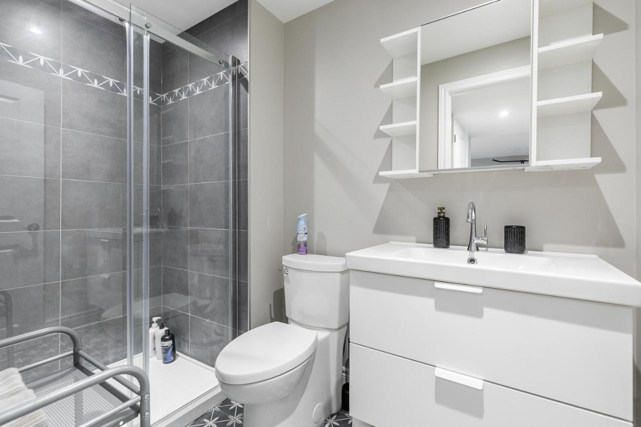 Modern Hamilton Homes Lake Ontario Shore By Globalstay Extérieur photo