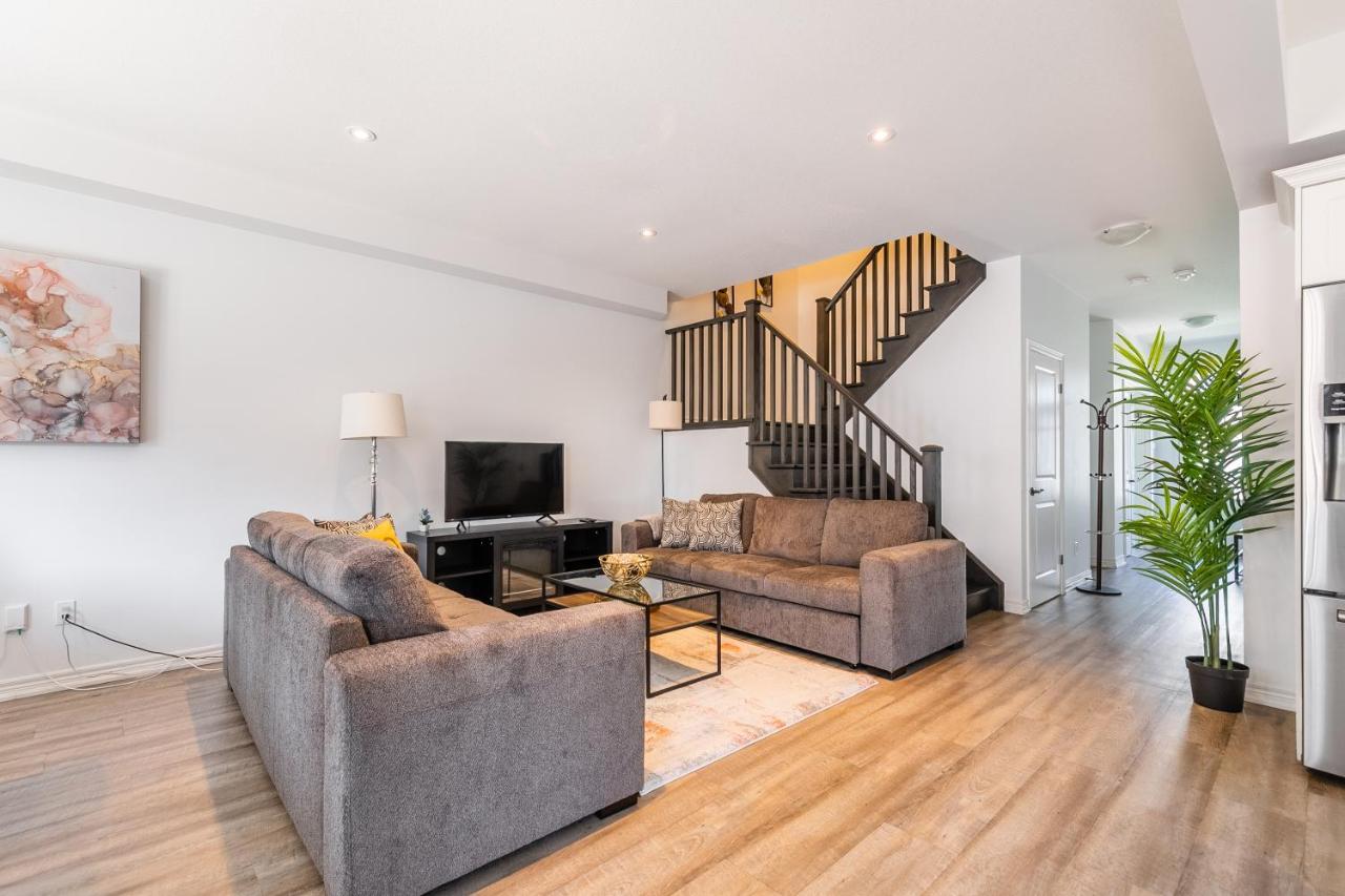Modern Hamilton Homes Lake Ontario Shore By Globalstay Extérieur photo
