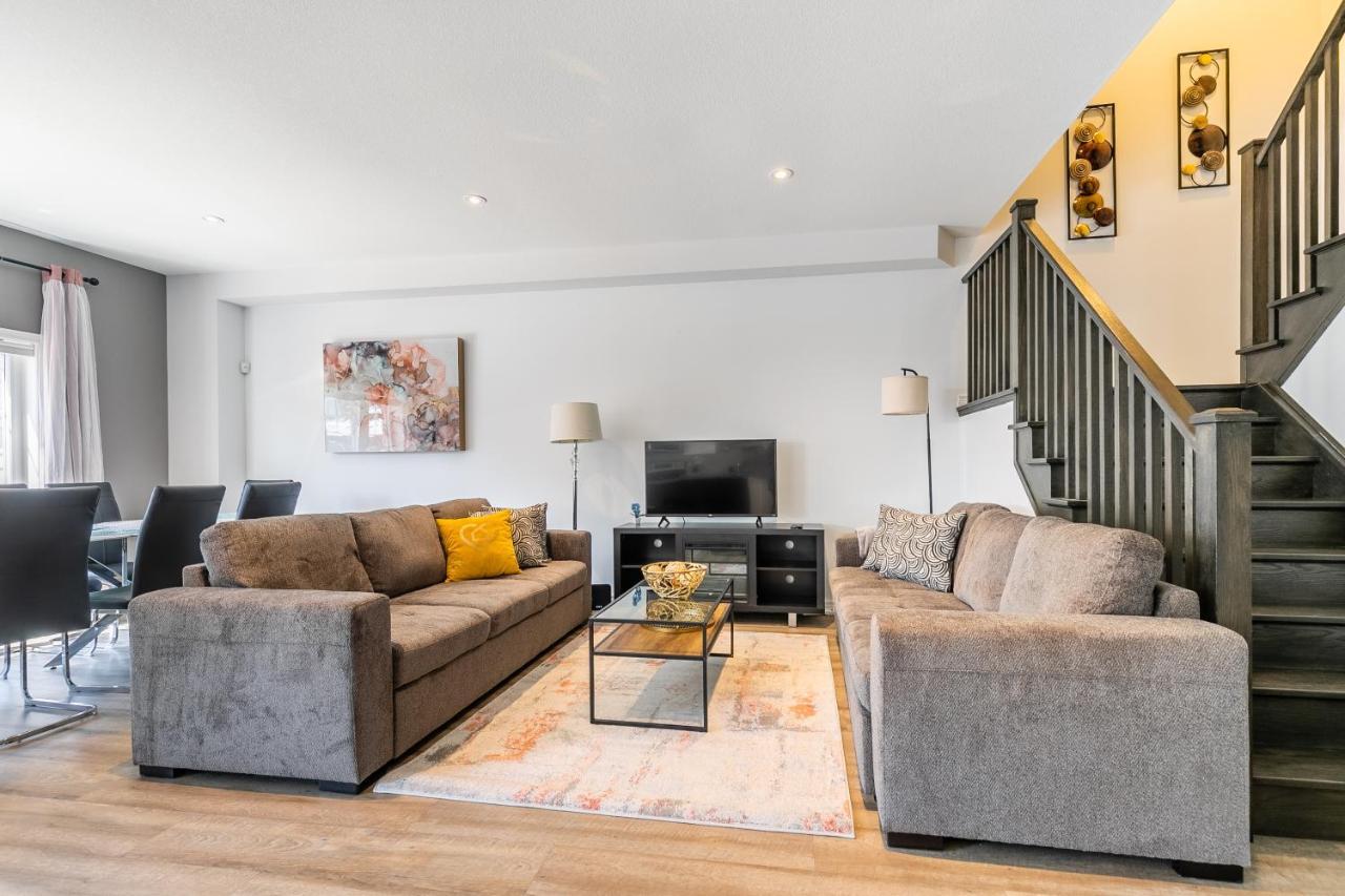 Modern Hamilton Homes Lake Ontario Shore By Globalstay Extérieur photo