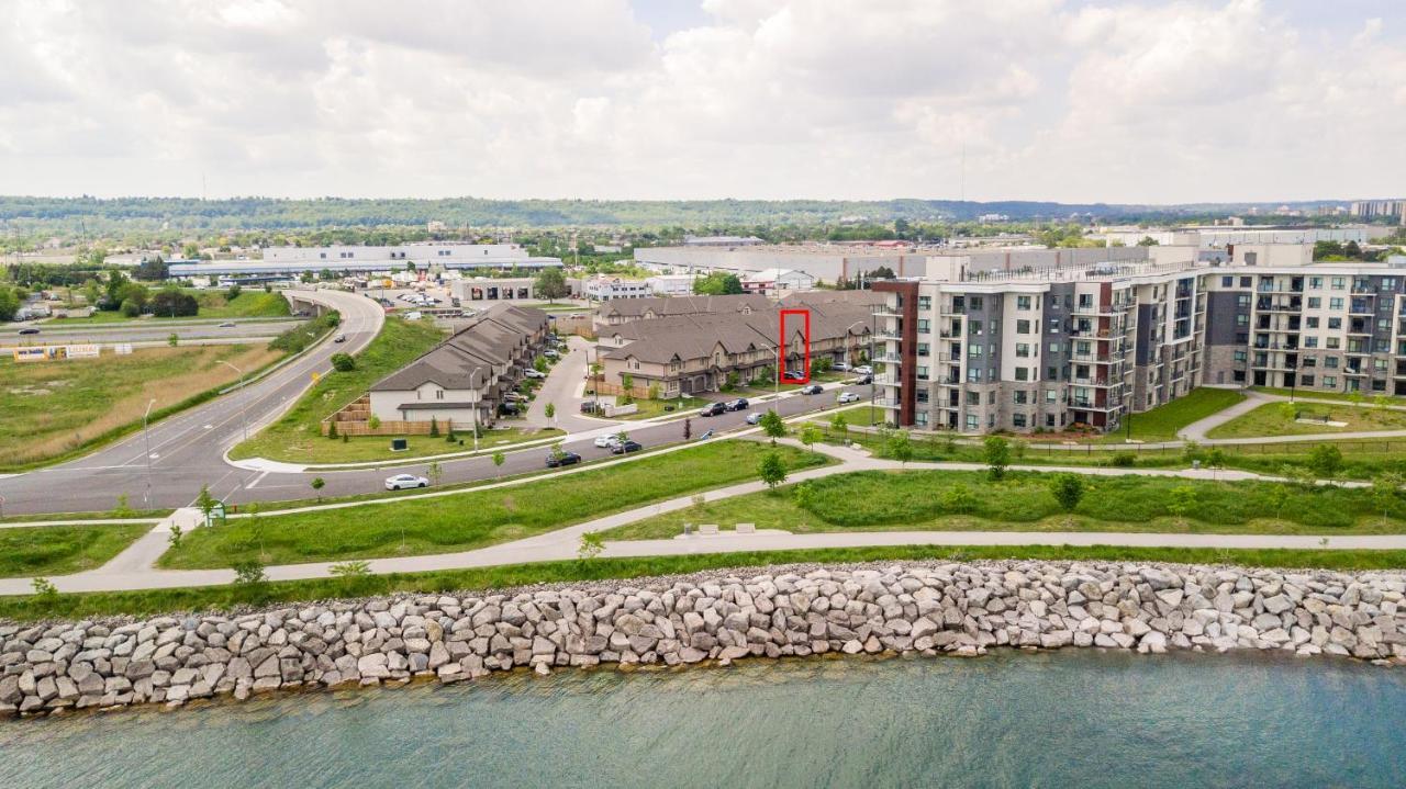 Modern Hamilton Homes Lake Ontario Shore By Globalstay Extérieur photo