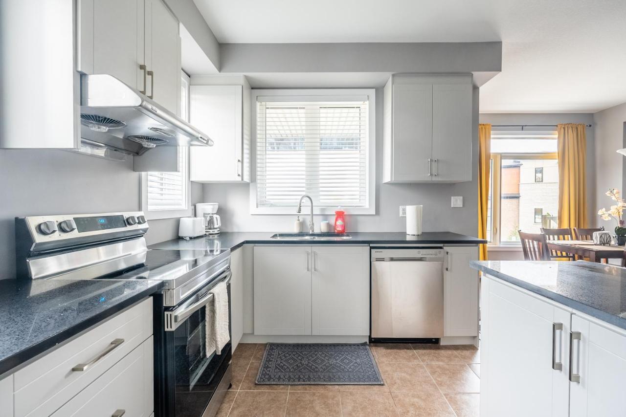 Modern Hamilton Homes Lake Ontario Shore By Globalstay Extérieur photo