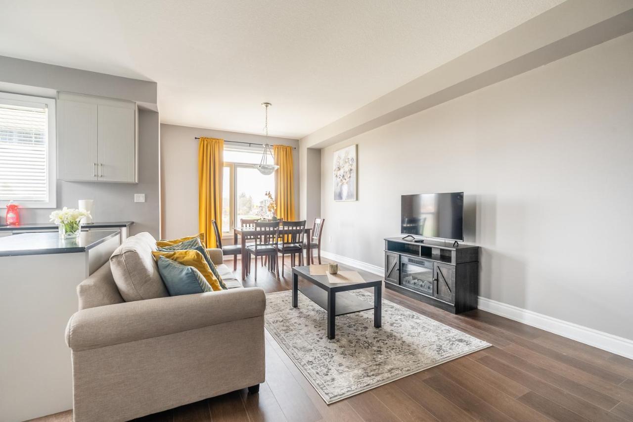 Modern Hamilton Homes Lake Ontario Shore By Globalstay Extérieur photo