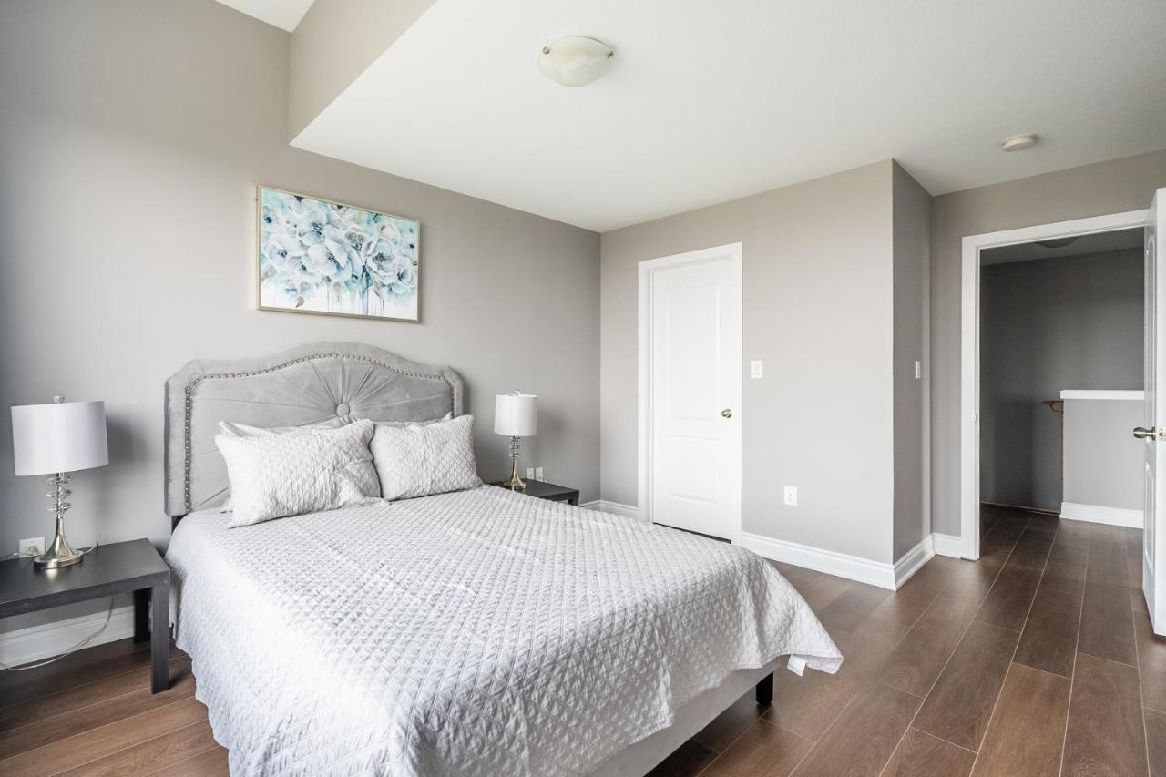 Modern Hamilton Homes Lake Ontario Shore By Globalstay Extérieur photo
