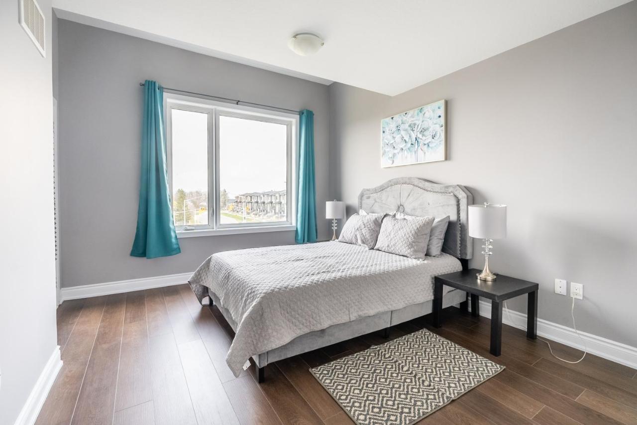 Modern Hamilton Homes Lake Ontario Shore By Globalstay Extérieur photo