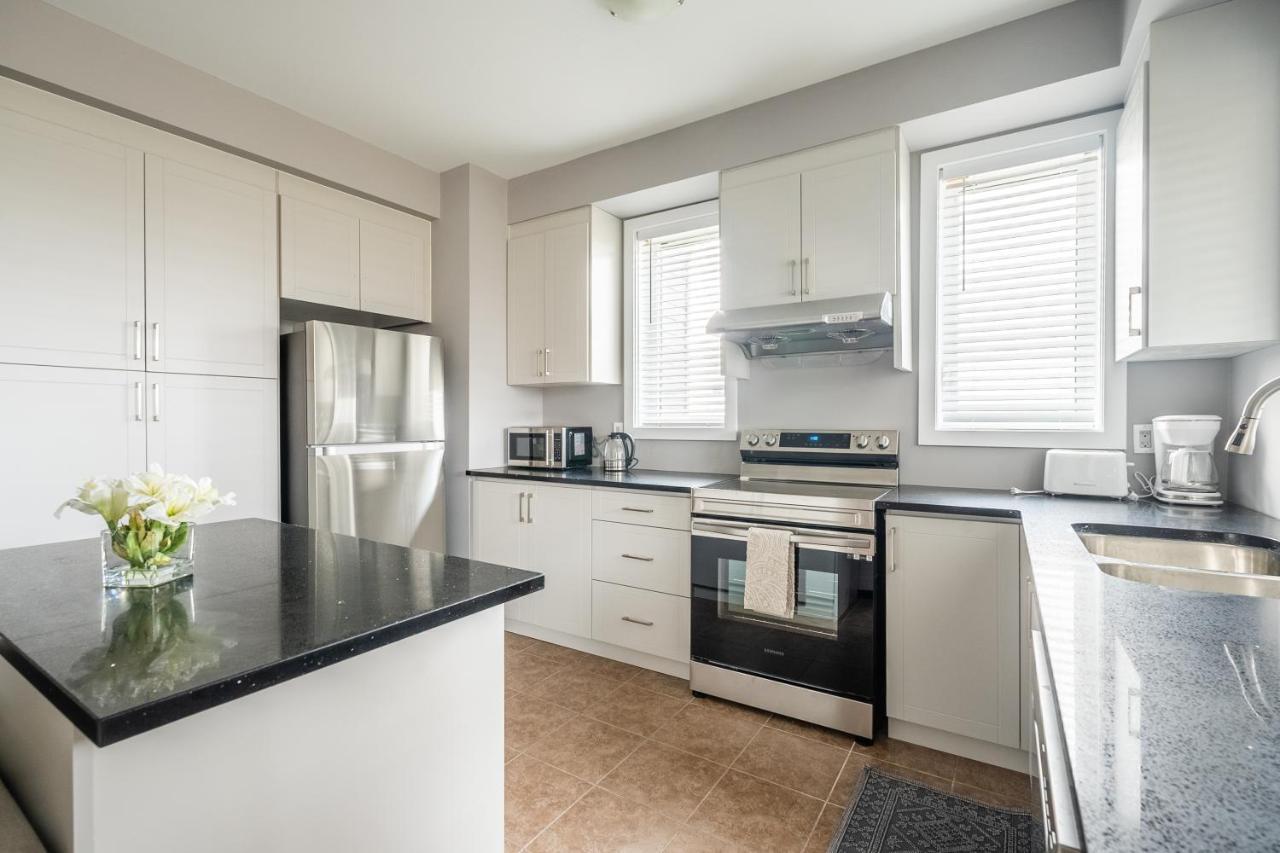 Modern Hamilton Homes Lake Ontario Shore By Globalstay Extérieur photo