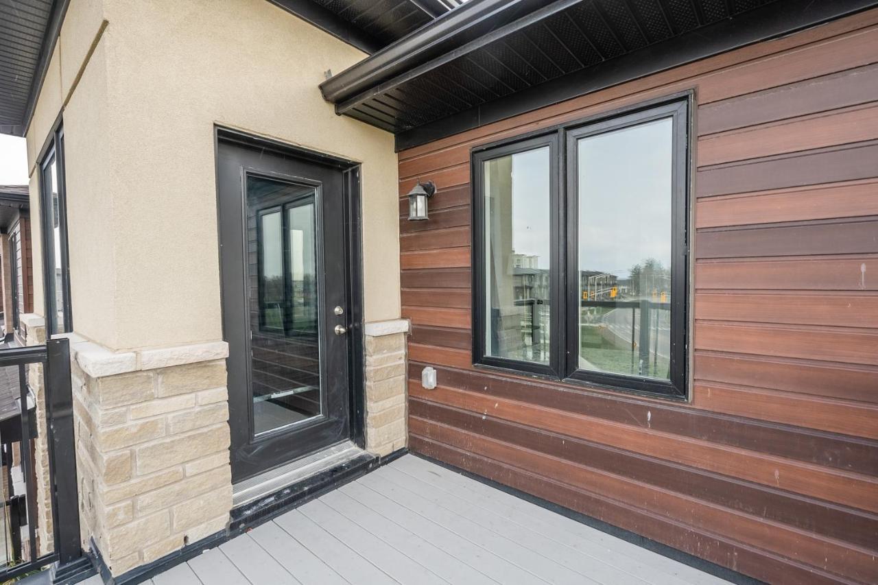 Modern Hamilton Homes Lake Ontario Shore By Globalstay Extérieur photo