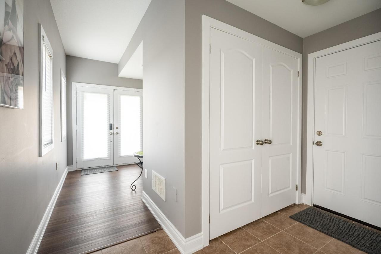 Modern Hamilton Homes Lake Ontario Shore By Globalstay Extérieur photo