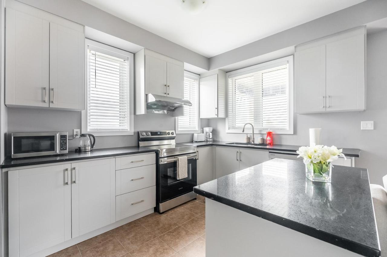 Modern Hamilton Homes Lake Ontario Shore By Globalstay Extérieur photo