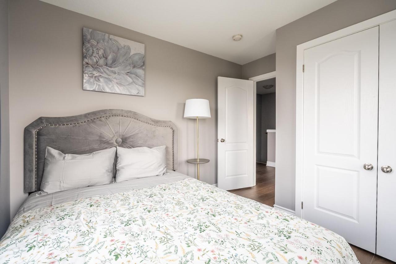 Modern Hamilton Homes Lake Ontario Shore By Globalstay Extérieur photo