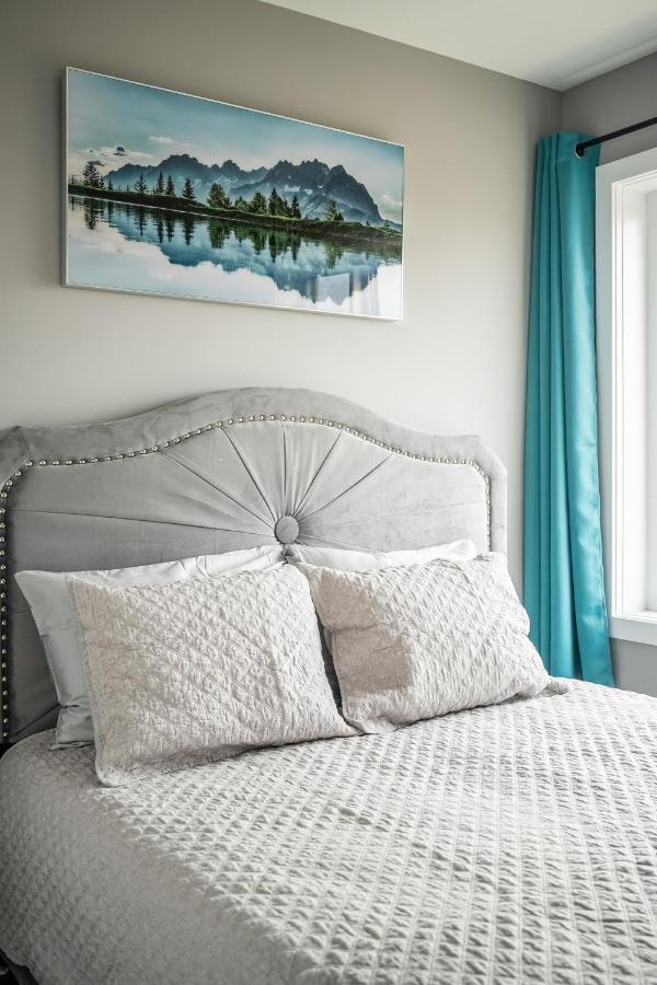 Modern Hamilton Homes Lake Ontario Shore By Globalstay Extérieur photo