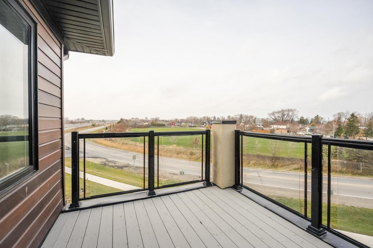 Modern Hamilton Homes Lake Ontario Shore By Globalstay Extérieur photo